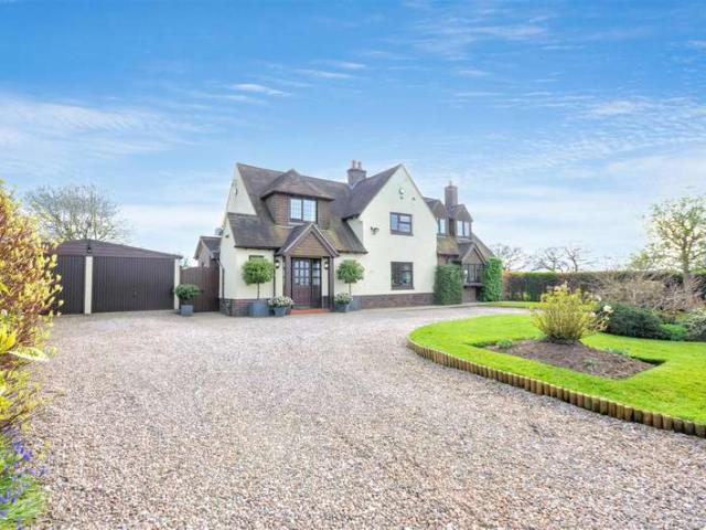 Cottage for sale in Baswich, Staffordshire