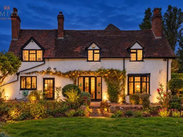 Cottage for sale in Halesowen, Dudley