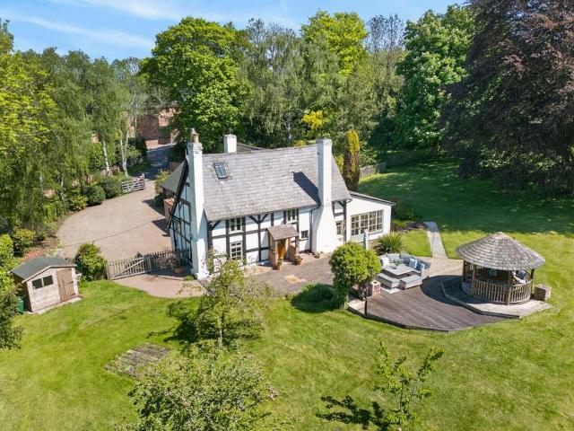 House for sale in Crookhill, Worcestershire