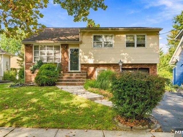 House for sale in Park Village, Cranford