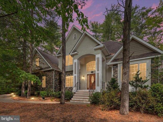 House for sale in Cross Junction