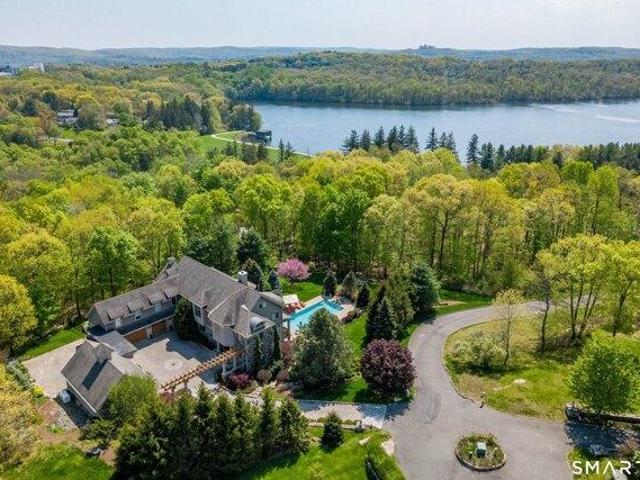 House for sale in Middle River, Danbury
