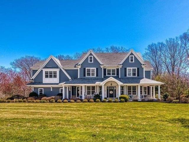 House for sale in Dedham