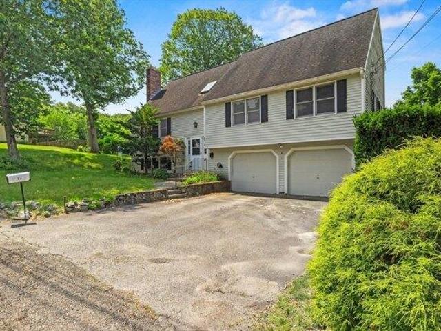 House for sale in Dedham