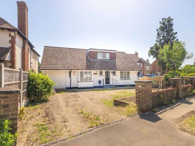 Bungalow for sale in Hythe End, Wraysbury