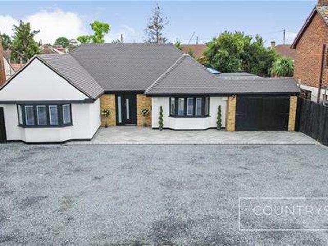Bungalow for rent in Winter Gardens, Essex