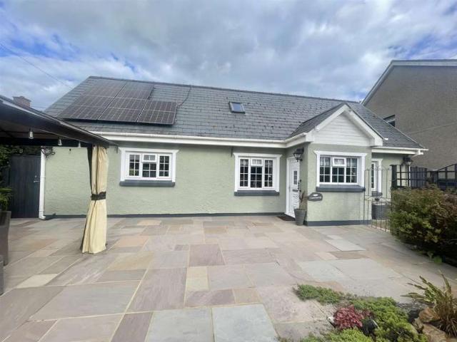 Bungalow for sale in Pendine, Wales
