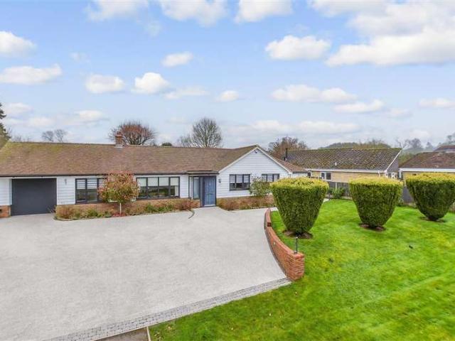 Bungalow for sale in Bridgefield, Kent
