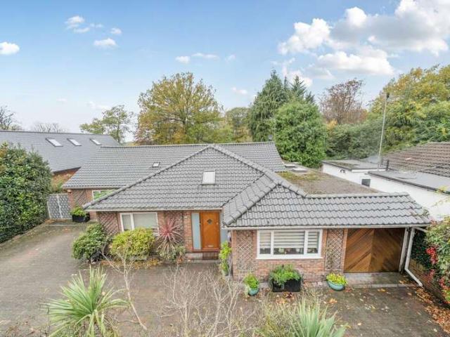 Bungalow for sale in Little Stanmore, Greater London