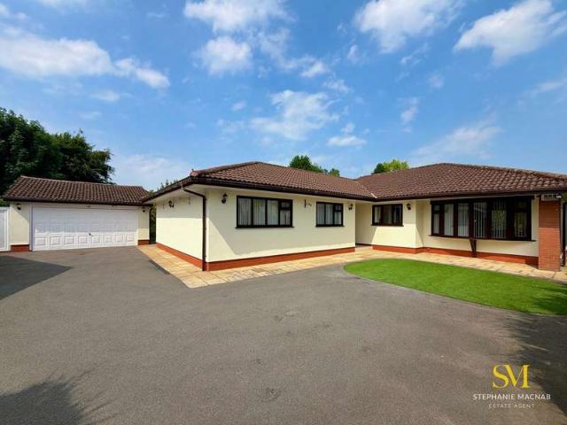 Bungalow for sale in Little Altcar, Sefton