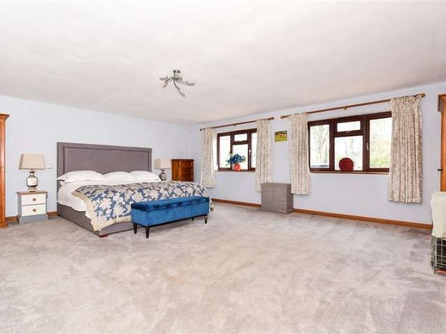 Bungalow for sale in Kingswood, Midway