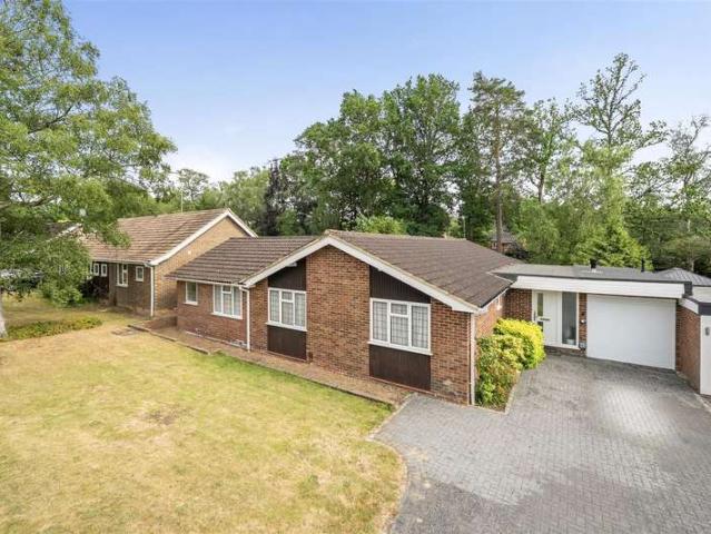 Bungalow for sale in Buckler's Park, Crowthorne
