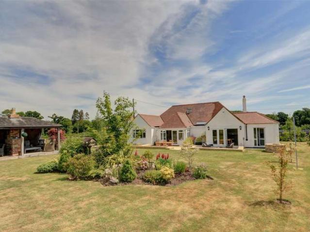 Bungalow for sale in St. Paul Malmesbury Without, Wiltshire