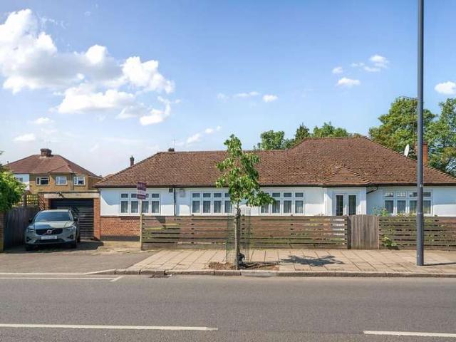 Bungalow for sale in Kenton, Cat Hill