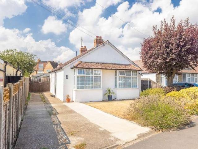 Bungalow for sale in Cippenham, Slough