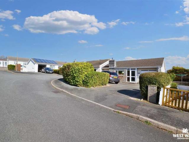 Bungalow for sale in Llanstadwell, Wales