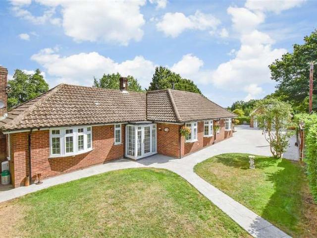 Bungalow for sale in Midway, Kent