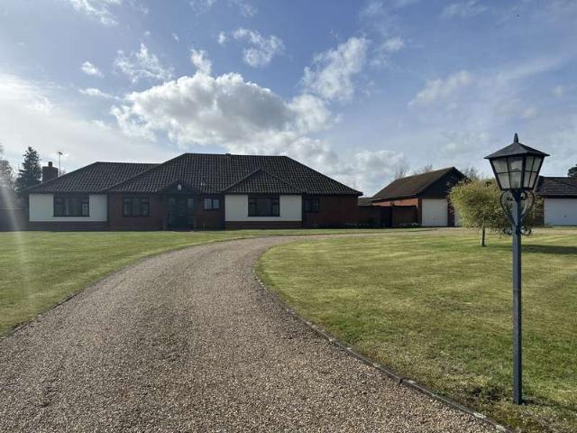 Bungalow for rent in Rushmere, Key Street