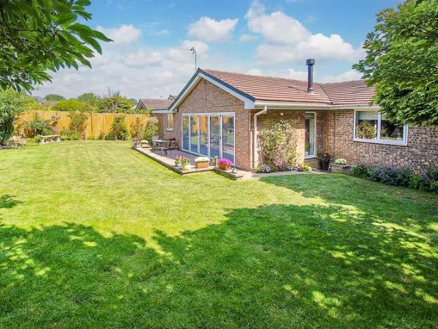 Bungalow for sale in Pinders Heath, West Yorkshire