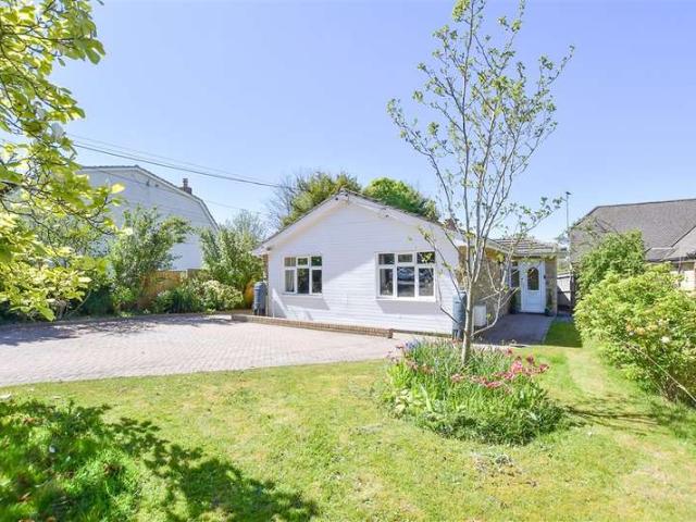 Bungalow for sale in The Butts, Kent