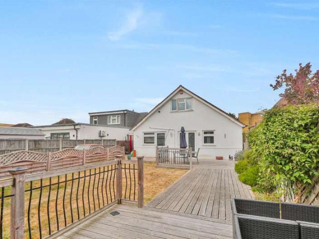 Bungalow for sale in Colnbrook, Slough
