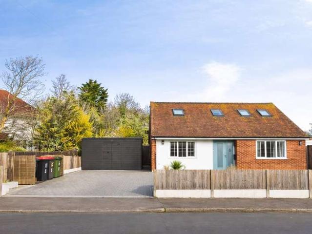 Bungalow for rent in Dumpton, Acol