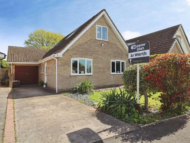 Bungalow for sale in Sully, Wales
