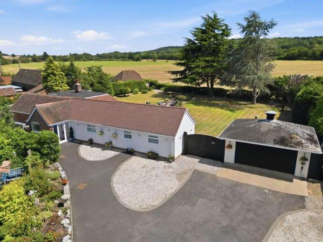 Bungalow for sale in Alderminster, Warwickshire