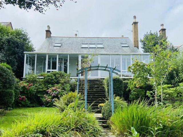 House for rent in Follaton, Strode
