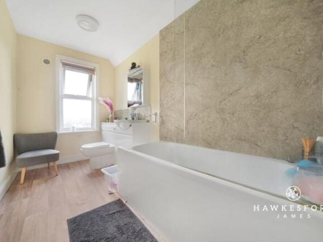 Bungalow for rent in Oad Street, Kent