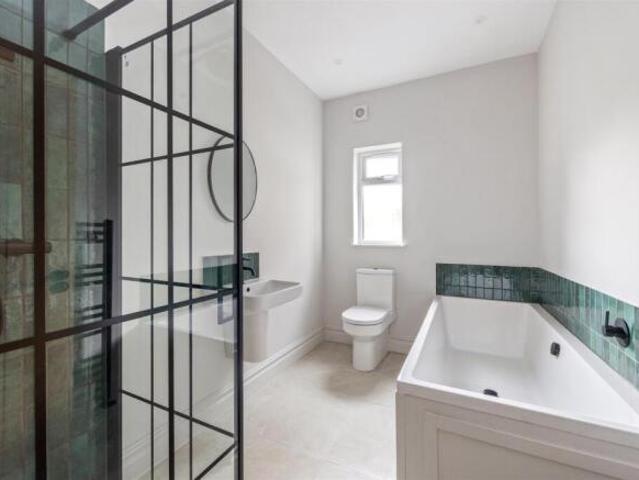 Bungalow for rent in Worthing, West Sussex