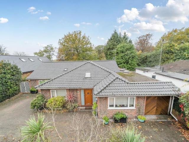 Bungalow for sale in Little Stanmore, Greater London