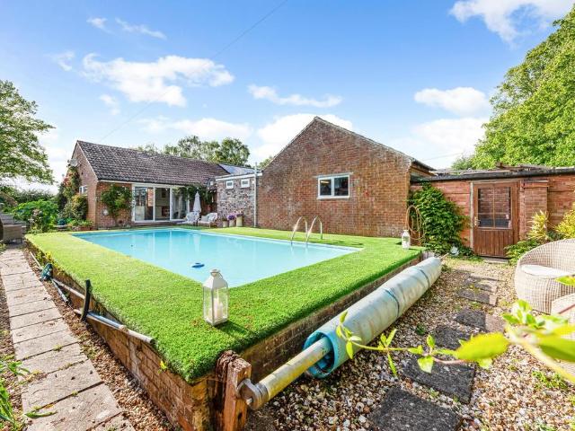 Bungalow for sale in Littlecote, West Sussex
