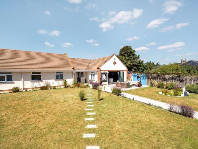 Bungalow for sale in Middlecroft, Hampshire