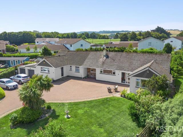 Bungalow for sale in Broadsands