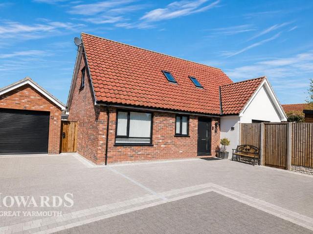 Bungalow for sale in Stokesby, Norfolk
