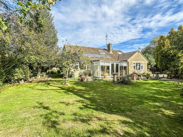 Bungalow for sale in Crudwell