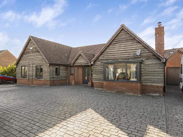 Bungalow for sale in Southmoor, Vale of White Horse