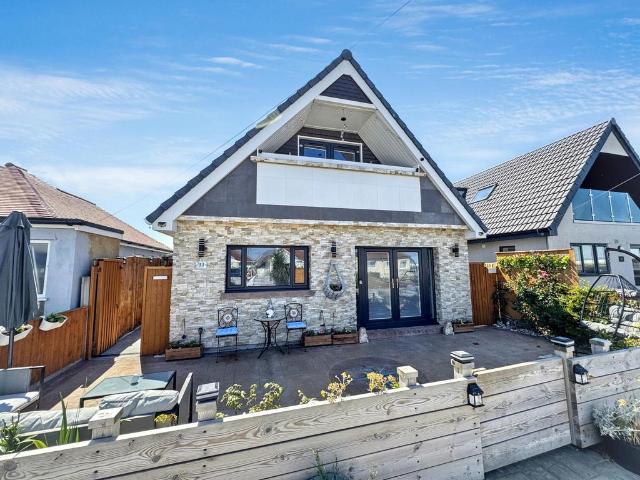 Bungalow for sale in Kinmel Bay, Wales