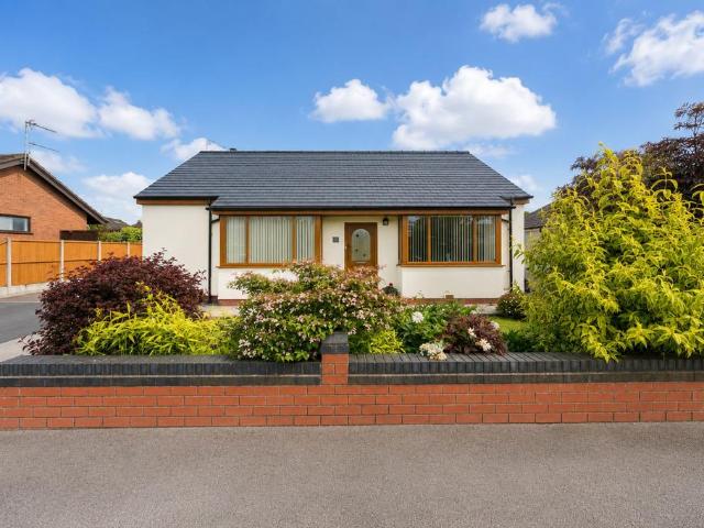 Bungalow for sale in Becconsall, Roby Mill