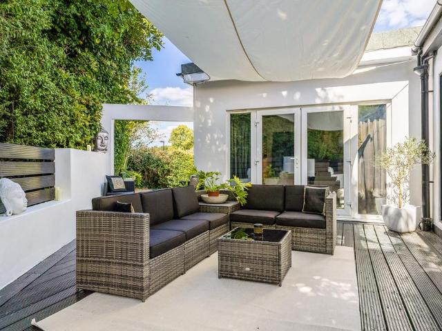 Bungalow for sale in London Borough of Croydon, Kenley