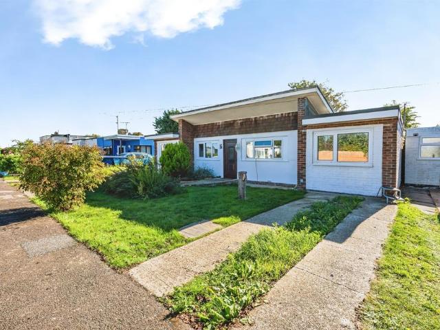 Bungalow for sale in Beachlands, Wealden