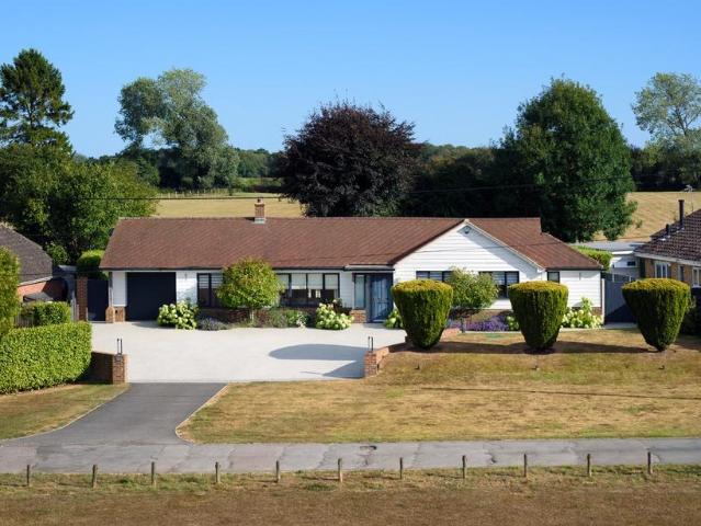 Bungalow for sale in Bridgefield, Kent