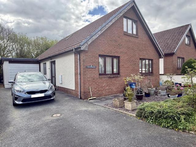 Bungalow for sale in Gorslas, Wales