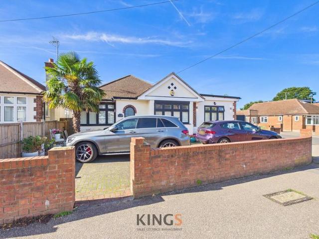 Bungalow for sale in Potters Bar, Hertsmere