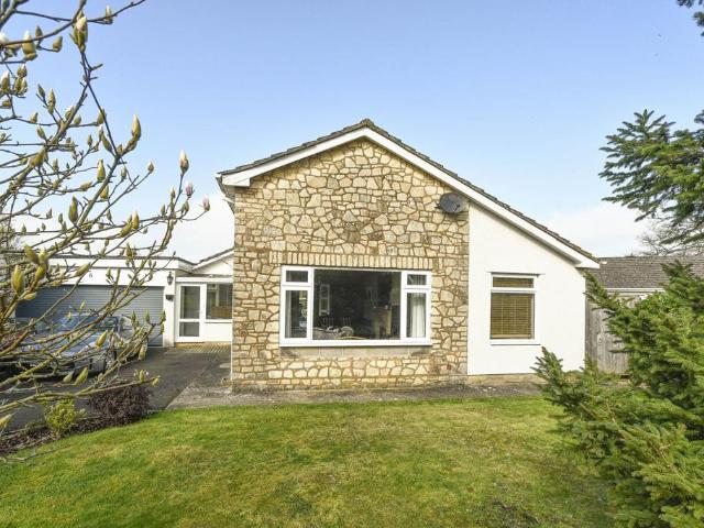 Bungalow for sale in Kington Langley