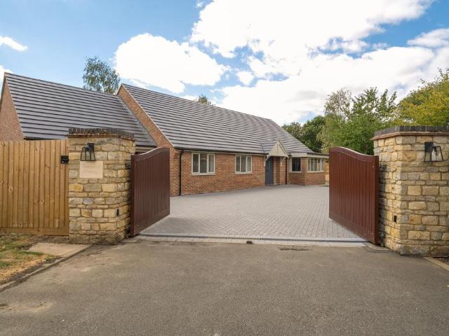 Bungalow for sale in Croughton, West Northamptonshire