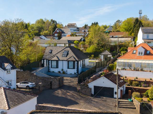 Bungalow for sale in Vaynor, Wales