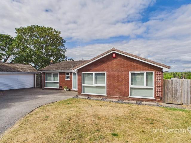 Bungalow for sale in Berkswich, Baswich