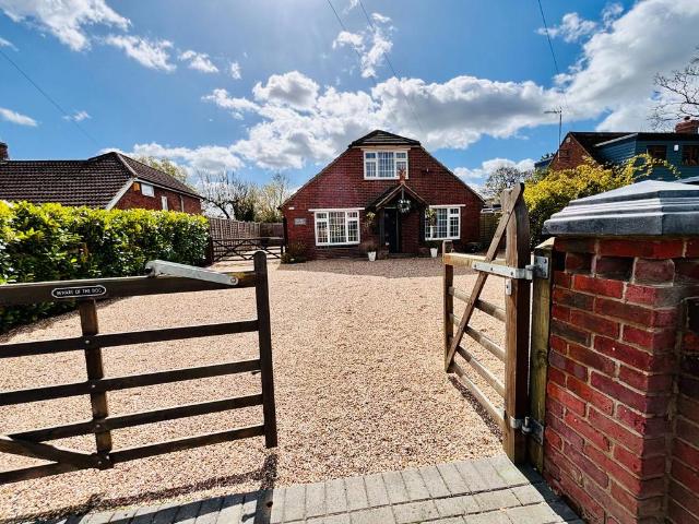 Bungalow for sale in Bridgefield, Kent